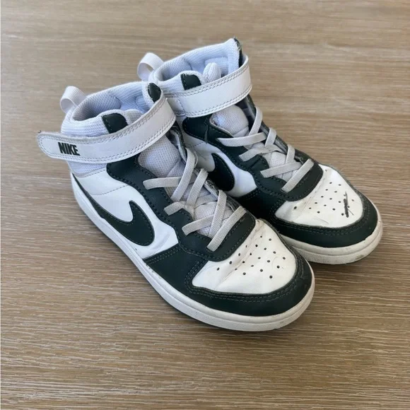 Nike boys Court Borough Mid 2 High Top Velcro strap Sneaker shoes size 1 big kid - Picture 1 of 8